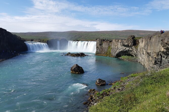 Half-Day Combo Tour to Goðafoss, Laufas and The Christmas House - Who will enjoy this half-day outing?