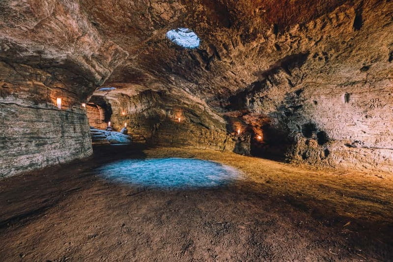 Hella: Guided Tour of Ancient Man-Made Caves - How the one-hour format works for a road trip