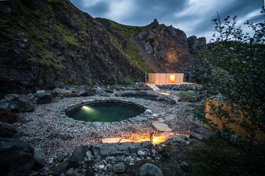 Husafell: Canyon Baths Soak with Short Highlands Hike - How the guide shapes the experience