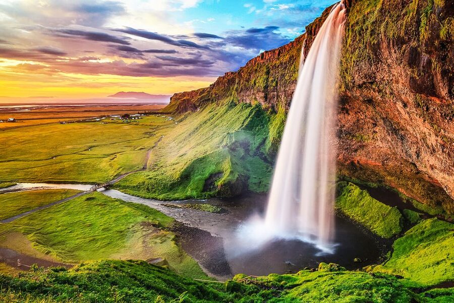 Iceland: Full-Day South Coast, Black Beach & Waterfalls Tour - The long road south from Reykjavík