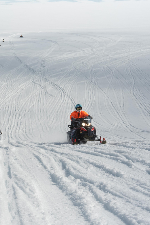 Into the Glacier: Snowmobile + Langjökull Ice Tunnel Combo - What the guides add to the day