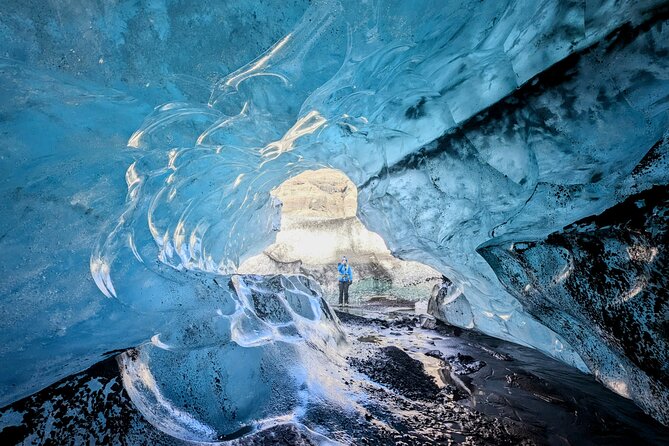 Jökulsárlón: Visit a Natural Blue Ice Cave - What the Guide Adds to the Visit