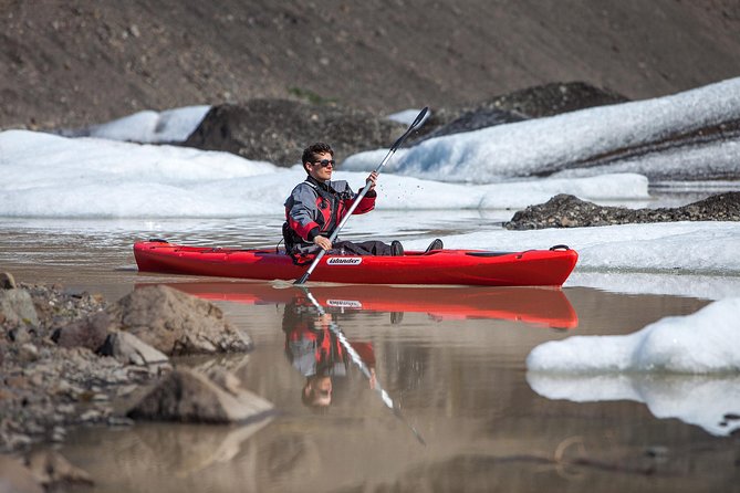 Kayaking on the Sólheimajökull Glacier Lagoon - Why kayaking Sólheimajökull feels different