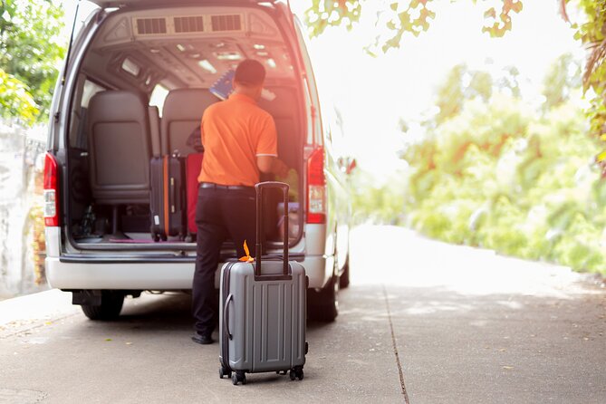 Keflavik Airport Private Transfer To/From Reykjavik cruise Ports - Waiting time, flight changes, and communication