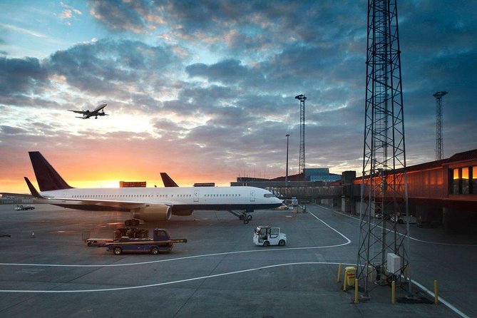 Keflavik To Reykjavik Private Luxury Airport Transfer - A private 50-minute ride across Reykjanes