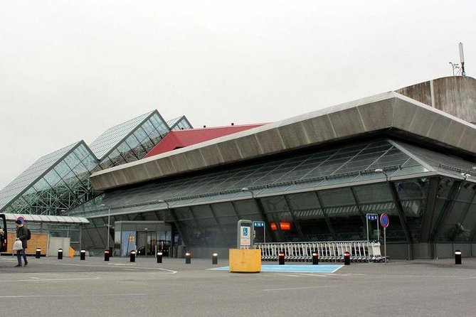 Keflavik To Reykjavik Private Luxury Airport Transfer - Comfort, luggage, and special needs