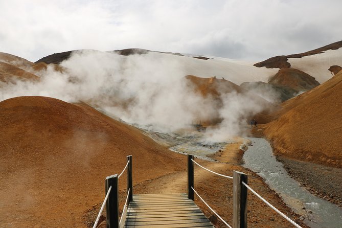 Kerlingarfjöll Highlands Day Tour in a 4X4 from Akureyri - The guide’s role on a long day