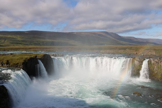Lake Mývatn and Powerful Dettifoss Day Tour from Akureyri - The 4x4 ride and small-group tradeoffs