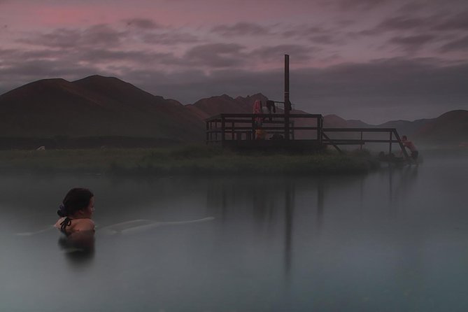 Landmannalaugar by Super Jeep from Reykjavik - Frostastaðavatn shows lava flowing into water