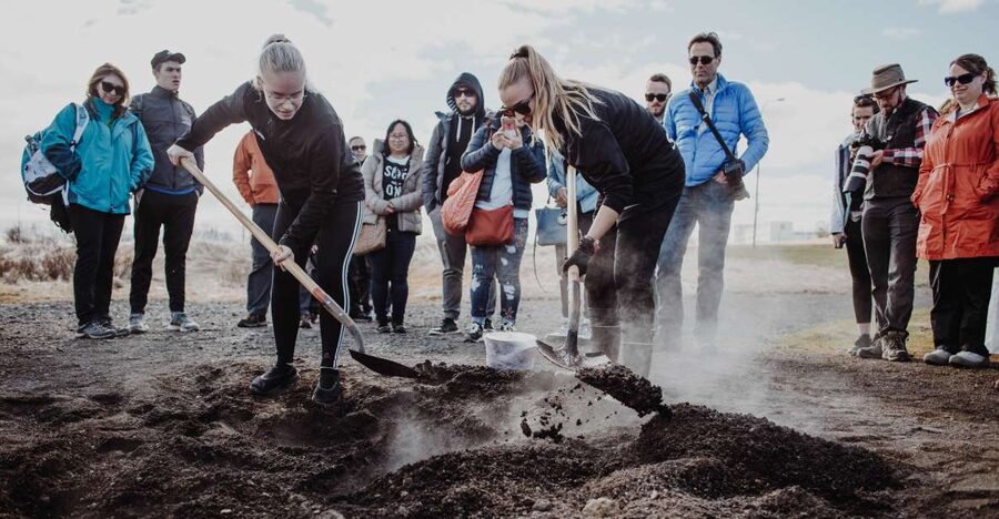Laugarvatn Fontana: Geothermal Bread-Baking Experience - The outdoor demonstration and warm geothermal ground