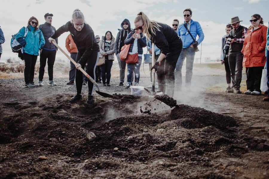 Laugarvatn Fontana: Geothermal Bread-Baking Experience - Meeting the guide inside Laugarvatn Fontana