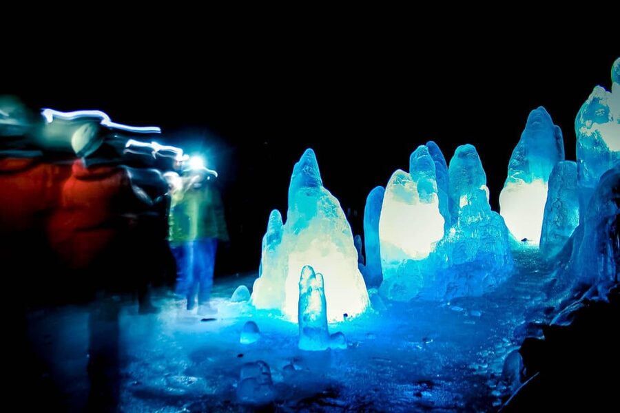 Lofthellir Ice Cave Super Jeep Tour - Getting through Lofthellir’s narrow entrance