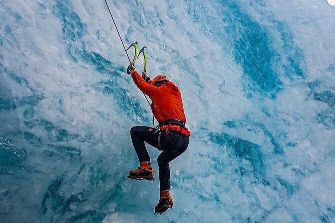 Micro group - Ice climbing at Sólheimajökull - Trying more than one climbing location
