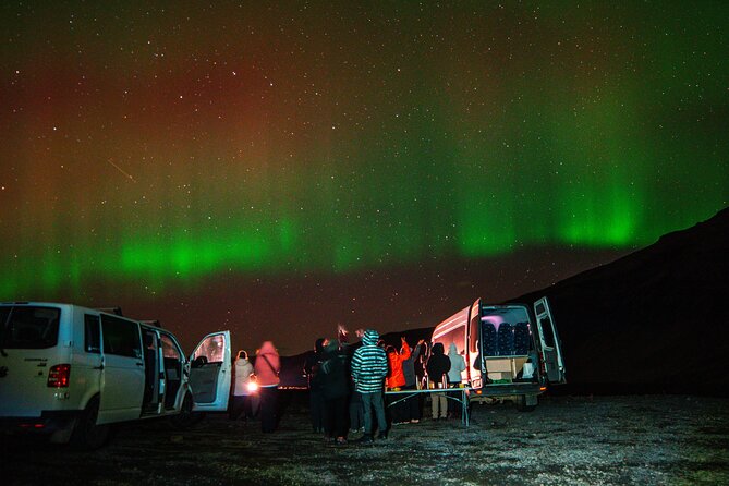 Northern Lights 4x4 Tour with Pastries and Cocoa from Reykjavik - Guide quality shapes the whole night