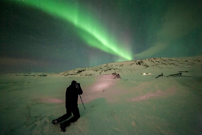 Northern Lights Bus Tour from Reykjavik with Hot Chocolate - Waiting under the Icelandic sky