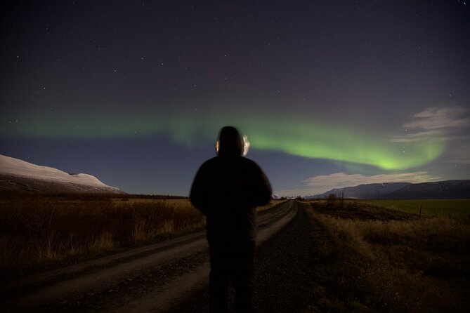 Northern Lights Classic MiniBus Tour from Akureyri - Guides, stories, and camera help