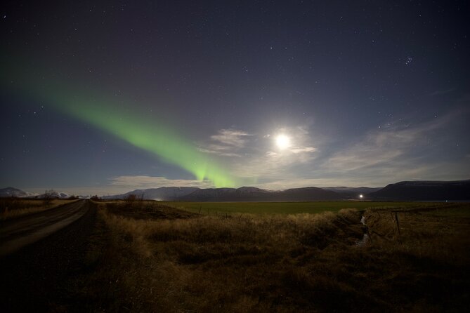 Northern Lights Classic MiniBus Tour from Akureyri - Cancellations and booking details