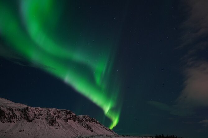 Northern Lights In luxury off-road SUV with Photos and Treats - Aurora Basecamp and the built-in pause