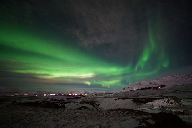 Northern Lights In luxury off-road SUV with Photos and Treats - The guides and the personal feel
