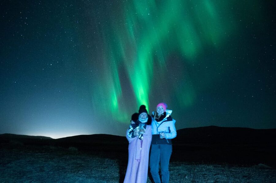 Northern Lights in Mini Bus, Photos, Hot Cocoa and Pastries - Key points to know
