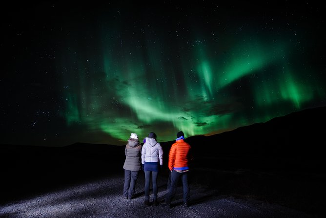 Northern Lights Minibus Tour with Hot Cocoa, Blankets & Photos - Key points to know before booking
