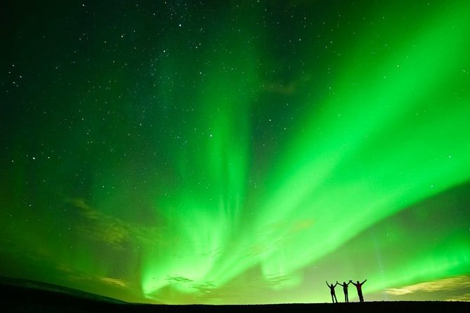 Northern Lights Minibus Tour with Hot Cocoa, Blankets & Photos - Leaving Reykjavik after dark
