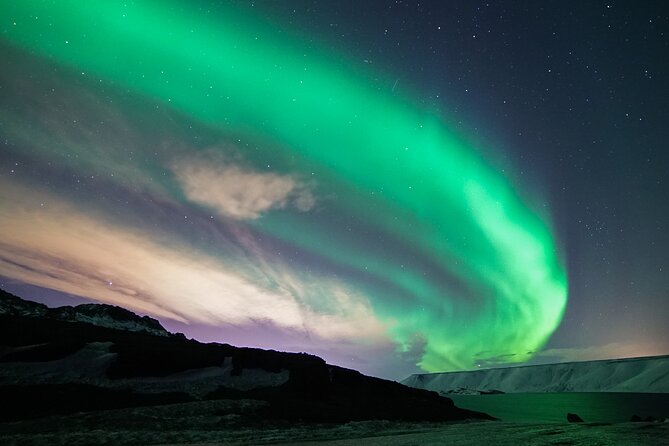 Northern Lights Minibus Tour with Hot Cocoa, Blankets & Photos - Hot chocolate, blankets, and the cold