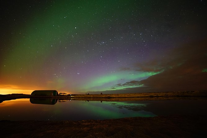 Northern Lights Minibus Tour with Hot Cocoa, Blankets & Photos - Free photos and the limits of the camera