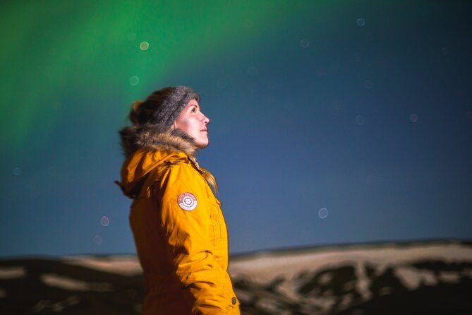 Northern Lights Minibus Tour with Hot Cocoa, Blankets & Photos - Timing, cancellations, and who should book