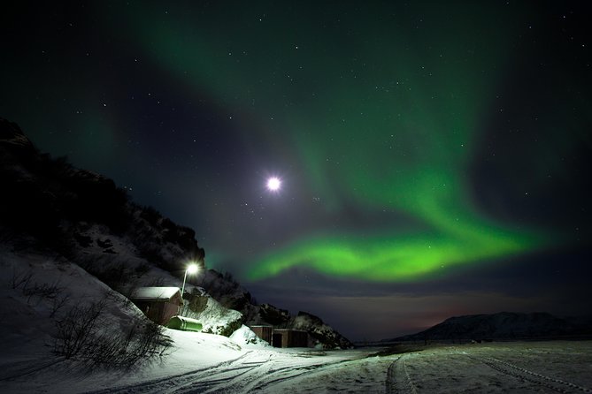 Northern Lights Minibus Tour with Hot Cocoa, Blankets & Photos - What the Northern Lights may look like