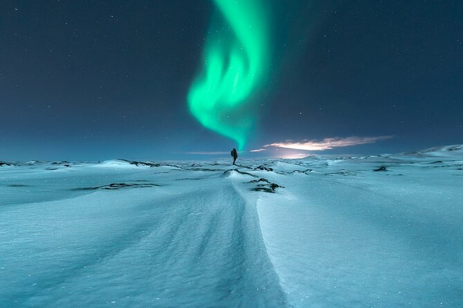 Northern Lights Small-Group Tour with Free Photos & Hot Chocolate - Seeing the aurora: set your expectations correctly