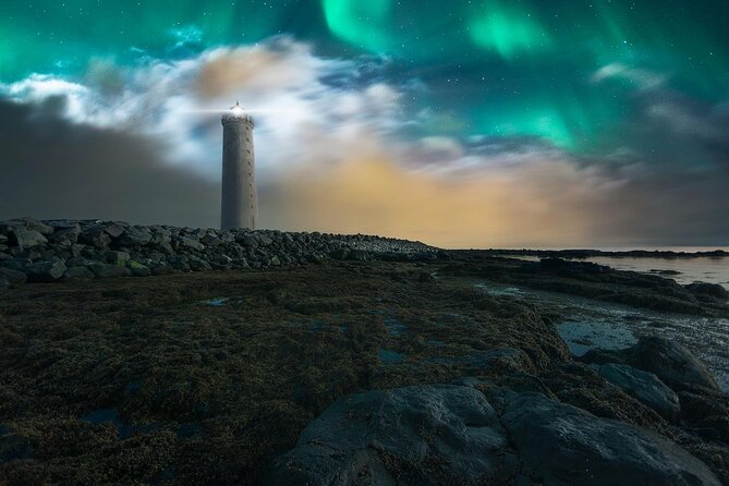 Northern Lights Small-Group Tour with Free Photos & Hot Chocolate - What the four-hour itinerary feels like