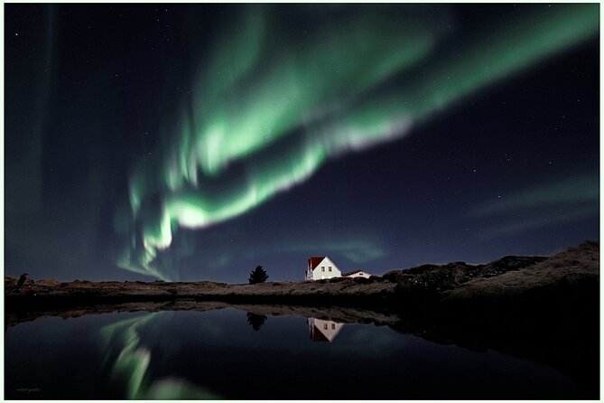 Northern Lights Small-Group Tour with Hot Chocolate & Photos - Key points at a glance