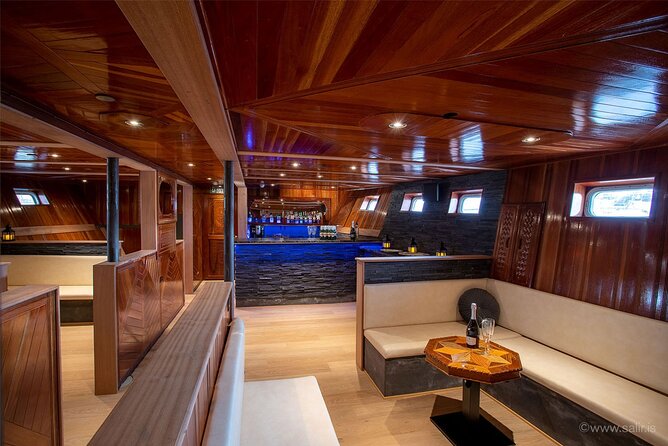 Northern Lights Yacht Cruise in Reykjavik - The smooth bay route, and its limits