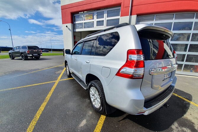Private Airport Transfer (one way) - From Keflavik Airport to Reykjavik without the rental-car hassle