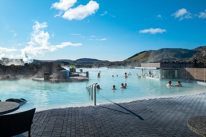 Private Airport Transfer with Blue Lagoon - Admission included - Why a private vehicle changes the experience
