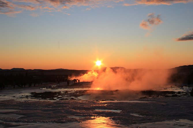 Private Golden Circle and Secret Lagoon Tour from Reykjavik - Thingvellir: Icelandic government between two plates