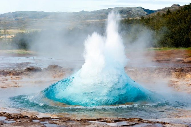 Private Golden Circle Tour from Reykjavik - Geysir: wait for Strokkur to perform