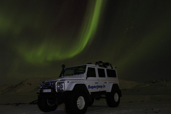 Private Guided Superjeep Northern Lights Hunt - Waiting for green, pink, and red light