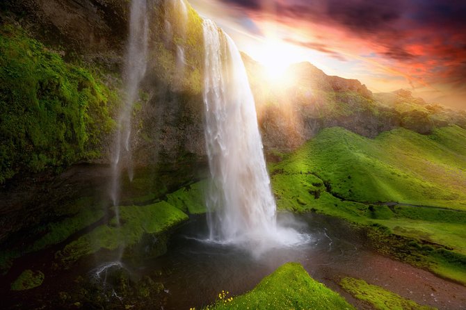 Private Jeep Tour - Glacier Lagoon and Diamond Beach - Seljalandsfoss starts the day with a soaking