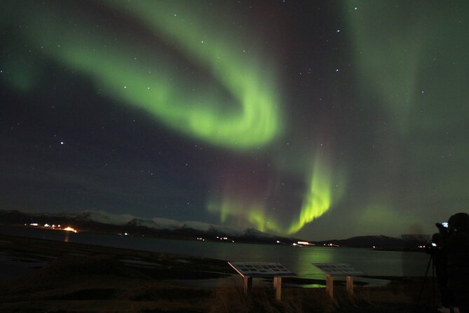 Private Northern Lights Tour - Hot chocolate, pastries, and the waiting game
