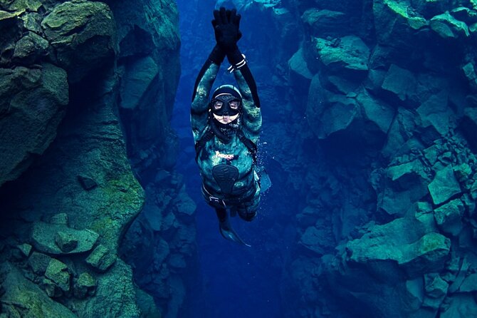 Private Silfra Snorkel Tour - The safety briefing comes first