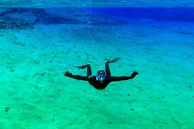 Private Silfra Snorkeling 6 p. group - Meet on Location - with Underwater Photos - Who should book this experience?