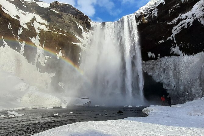 Private South Coast Tour from Reykjavik - Sólheimajökull: ice at the edge of the road