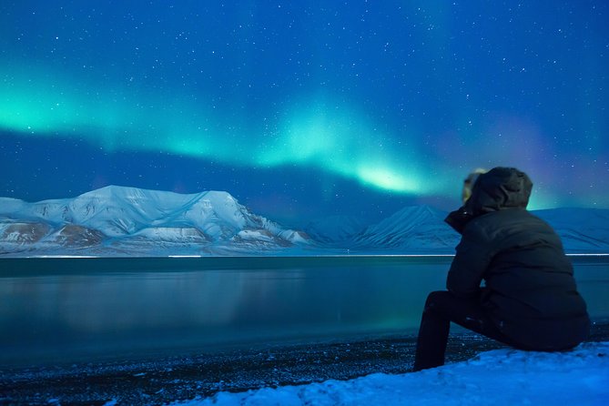 Private Super Jeep Northern lights hunt from Reykjavik - Reaching darker ground beyond the buses