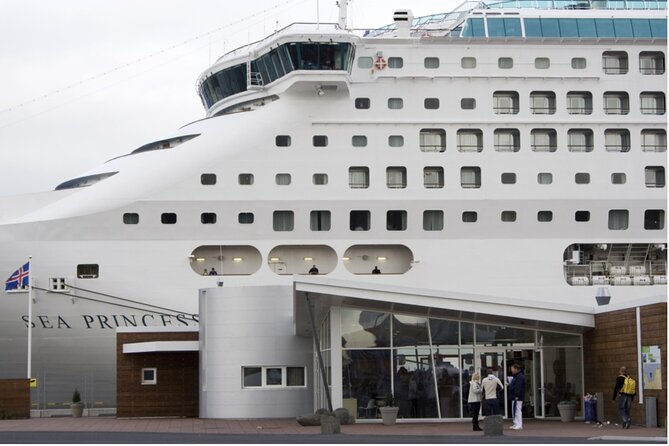 Private Transfer from Cruise Ship Port to Keflavik Int. Airport - The 45-minute ride to Keflavik