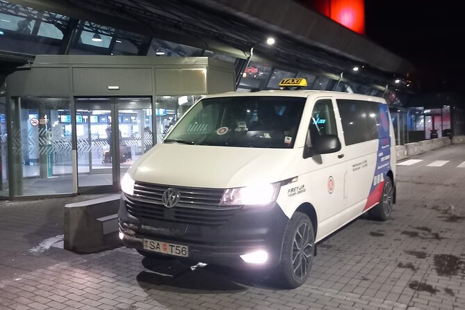 Private Transfer from Reykjavik/surrounding to Keflavik Airport - Why door-to-door pickup matters in Reykjavik