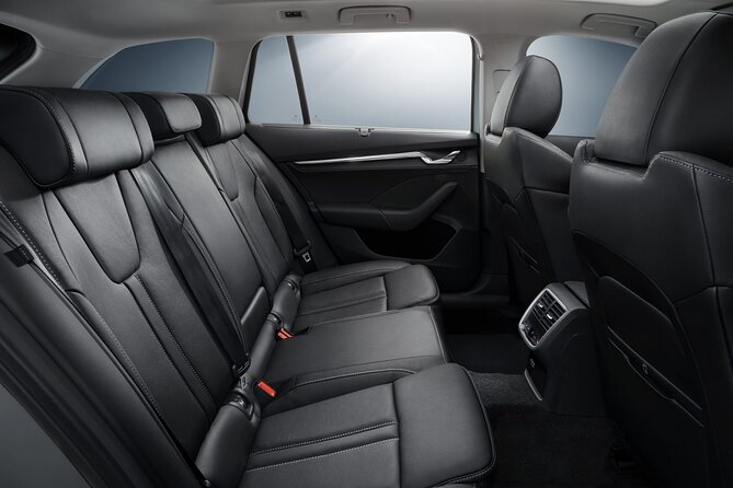 Private Transfer from Reykjavik to Reykjavik Airport KEF by Sedan - What the Skoda Octavia means for your group