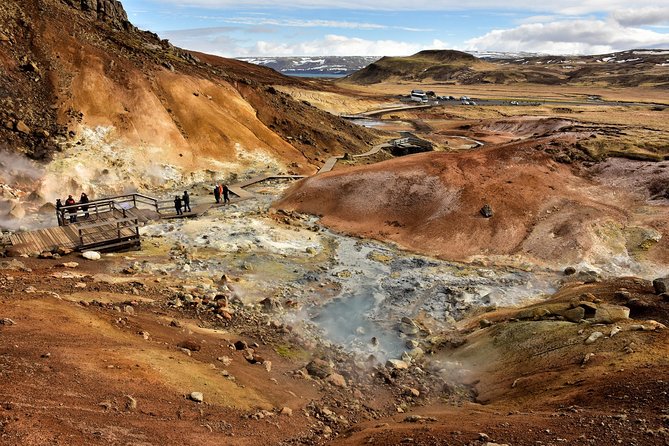 Reykjanes Geopark Small-Group Tour with Airport Transfer - Kleifarvatn, a lake with a local legend