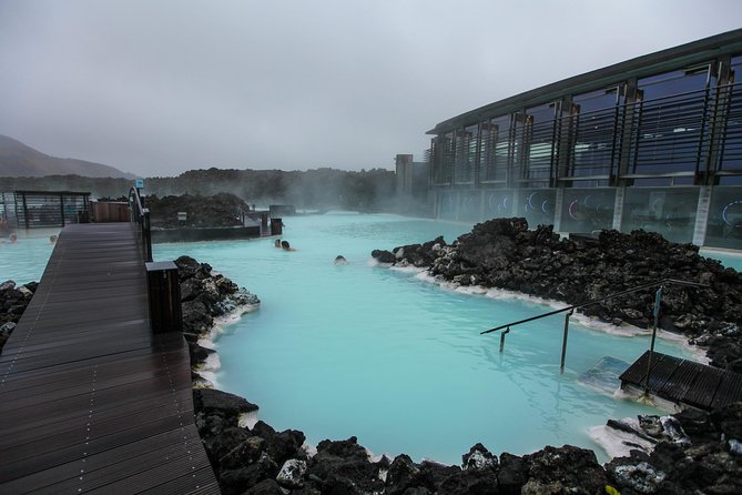 Reykjanes peninsula - Grindavík brings the day back to the harbor